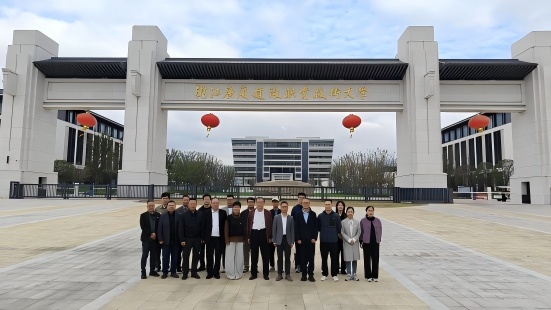 Дерево строит будущее, мастерство передается из поколения в поколение | Университет Гуанша провинции Чжэцзян совместно с правительством, предприятиями и ассоциациями исследует зеленую революцию современных деревянных конструкций